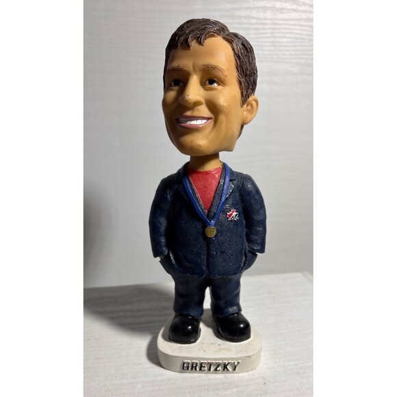 Bobble Dobbles Wayne Gretzky Team Canada 2002 Gold Medal Bobblehead Figure NHL - Picture 2 of 9